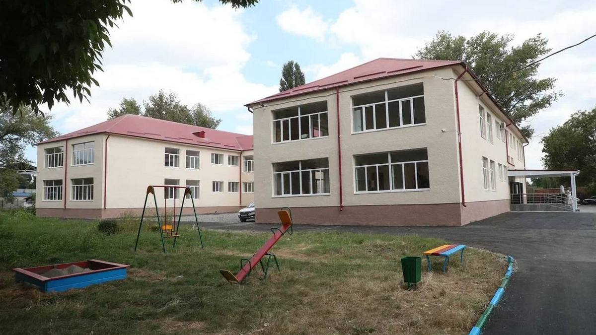 Глава Ингушетии проверил ход капремонта детсада и гимназии в Малгобеке