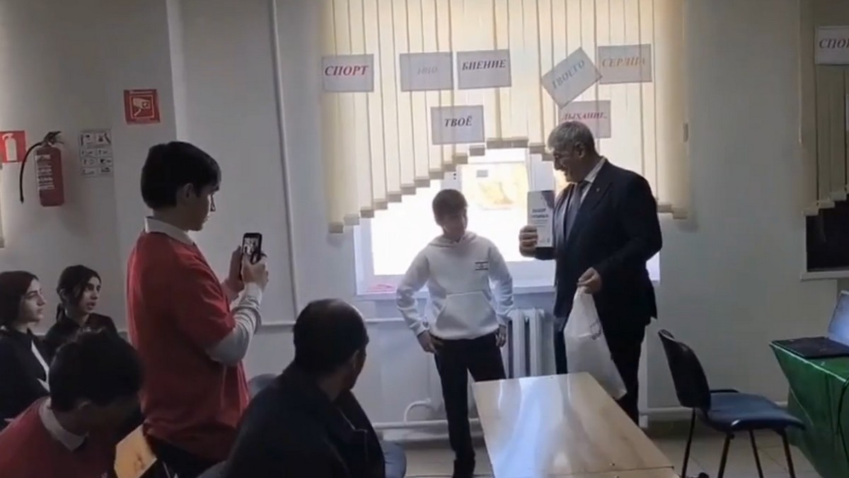 Новости Ингушетии: Президент Федерации боевого самбо Ингушетии пообщался со школьниками