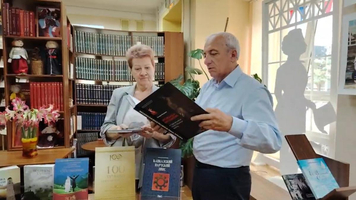Новости Ингушетии: Коллекцию книг об Ингушетии передали библиотеке города Сочи
