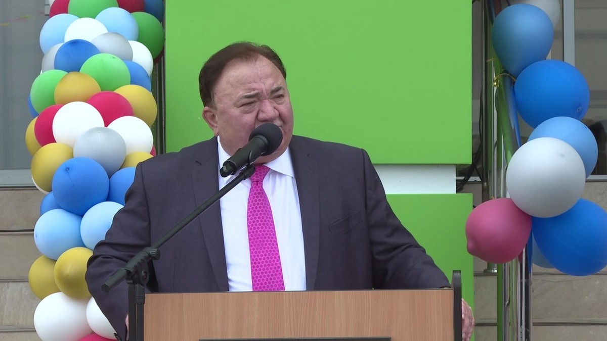 Новости Ингушетии: Глава Ингушетии поздравил выпускников села Гази-Юрт с Последним звонком