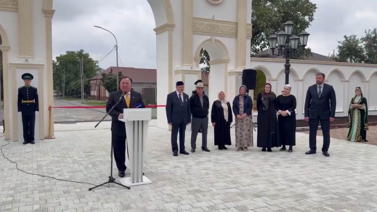 Новости Ингушетии: В Ингушетии открыли арку в честь легендарного летчика Суламбека Осканова