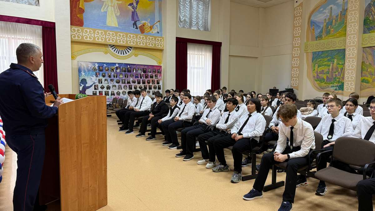 Следователь рассказал старшеклассникам Магаса о рисках Интернета