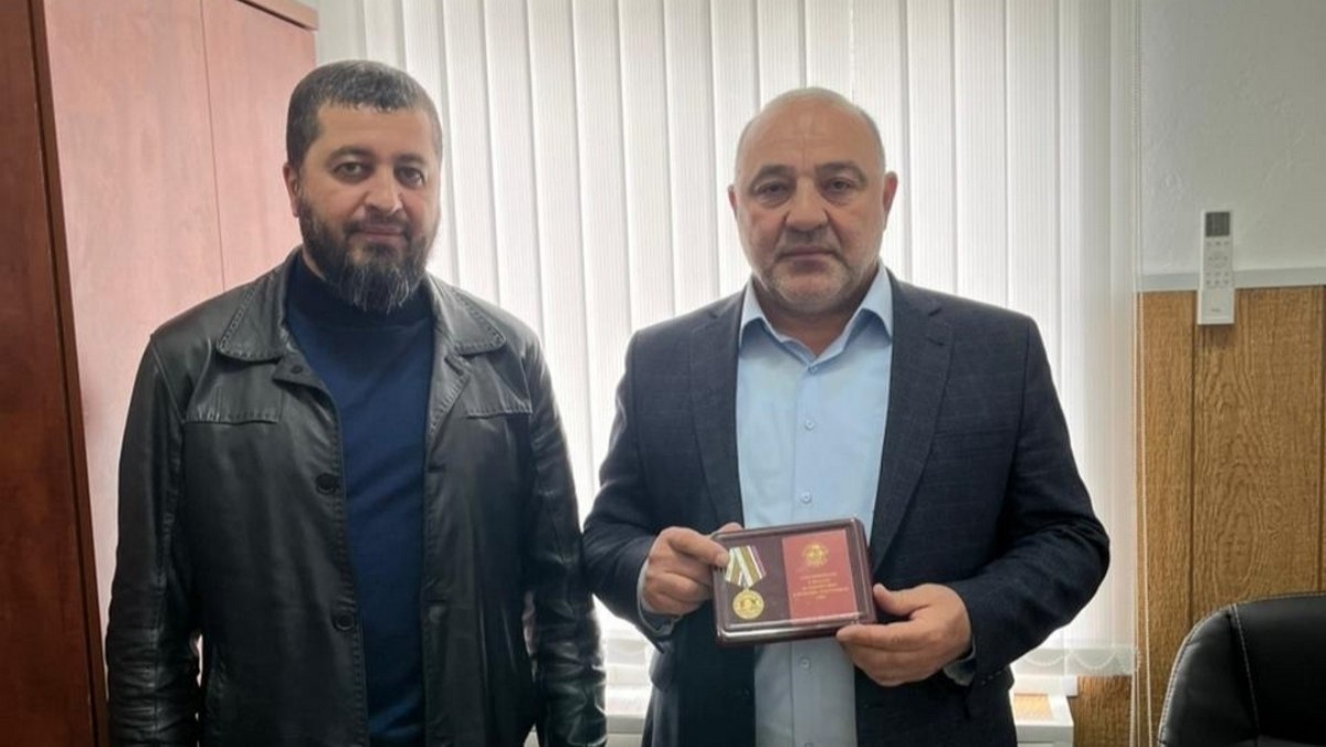 В Ингушетии сотрудников муниципалитета наградили за помощь участникам СВО